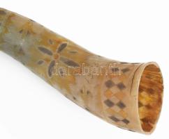 1855, Faragott kürt. Karcolt díszítéssel, datált, faragott szarvasmarha szarv, kis sérüléssel, h: 46...