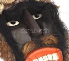 Busó álarc. Mohács, faragott fa, kos szarv, bárányszőrme, lófarok. Jó állapotban, 44x20 cm