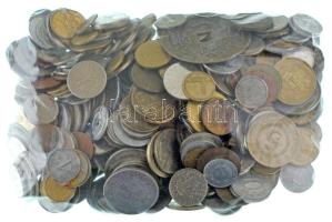 Vegyes, magyar és külföldi érmetétel mintegy ~1kg súlyban, T:vegyes Mixed, Hungarian and foreign coin lot (~1kg) C:mixed