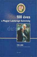 100 éves a Magyar Labdarúgó Szövetség. 1901-2000. Szerk.: Thaly Zoltán. A szerkesztésben résztvevő egyik személy, aki egyben a kiadásért is felelt, Berzi Sándor és további két azonosítatlan személy által ALÁÍRT példány! A címlapon további ajándékozási sorokkal. Bp., 2000., Magyar Labdarúgó Szövetség. Gazdag fekete-fehér és színes fotókkal illusztrált. Kiadói kartonált papírkötés, kiadói papír védőborítóban.