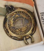 Földereklye. 1923. "Ércbulla" Nagy-Magyarország vármegyéiből származó földet tartalmazó sz...