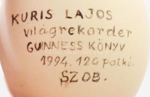 1994 Kuris Lajos tojáspatkoló világbajnok Guiness emlék tojása, az egy tojáson található legtöbb patkó guiness rekordjának megdöntése emlékére, m: 5,5 cm