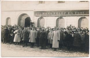 Sopron, 1922 Január 1. - A soproni népszavazási területnek Magyarország részére történő átadása napján, Antant tábornokok a Várkerületen, Haas Fülöp és Fiai üzlete előtt: Ferrario olasz, Guilleaume magyar, Hamelin francia és Gorton angol. Schäffer Armin photo (fl)