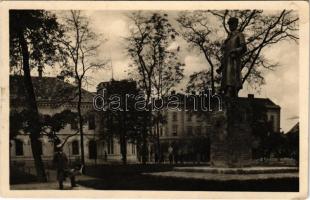 1931 Komárom, Komárno; Socha generála M. R. Stefánika / Stefánik M. R. tábornok szobra. Spitzer Sándor kiadása / monument (fl)