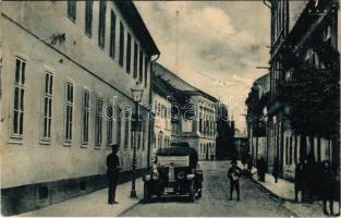 1932 Komárom, Komárno; Megye utca, automobil / street view, automobile (felületi sérülés / surface damage)