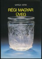 Varga Vera: Régi magyar üveg. Bp., 1989, Képzőművészeti Kiadó. Színes fotókkal illusztrált. Kiadói papírkötés.