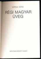 Varga Vera: Régi magyar üveg. Bp., 1989, Képzőművészeti Kiadó. Színes fotókkal illusztrált. Kiadói p...