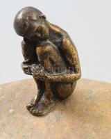 Álmodó bronz, kő, jelzés nélkül 18x12 cm