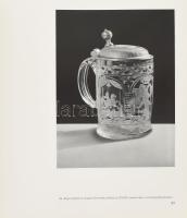 Borsos Béla: A magyar üvegművesség. Bp., 1974, Műszaki Könyvkiadó. Fekete-fehér és színes képekkel i...