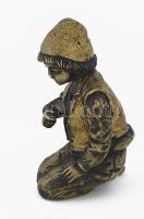 Térdelő fiú bronz szobor, 8,5 cm