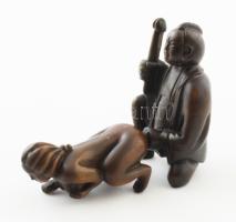 Japán kétrészes netsuke, összeilleszthető erotikus figurapárral. Faragott és pácolt ekzóta fa, faany...