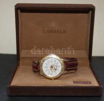 Lassale Seiko márkájú elegáns vízálló karóra bőr szíjjal, plüssborítású tartódobozában, kevés karccal