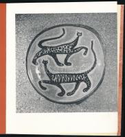 Gádor István keramikusművész gyűjteményes kiállítása. A művész, Gádor István (1891-1984) által ALÁÍR...