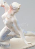 Hollóházi Seherezádé. Terv.: Káldor Aurél. Kézzel festett, jelzett, hibátlan, m: 24,5 cm