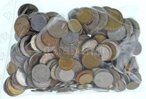 Vegyes, magyar és külföldi érmetétel mintegy ~1kg súlyban, T:vegyes Mixed, Hungarian and foreign coin lot (~1kg) C:mixed