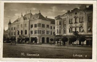 Léva, Levice; Fő tér, Szlovák bank, Ferenczi János, Link Bernát és Vámos Mór üzlete, Freund vendéglője, Nagy Artúr fényképész reklámtáblája / Hl. Námestie, Slovenská Banka / main square, shops, bank, restaurant. photo