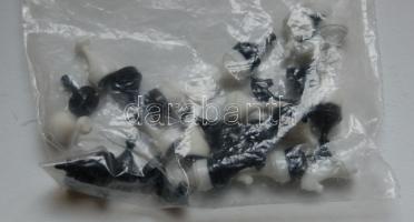 Mágneses talpú, műanyagból készült, hiánytalan mini sakkfigura-készlet