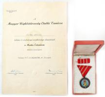 1954. "Munka Érdemérem" zománcozott bronz kitüntetés mellszalagon, szalagsávval, eredeti tokban, adományozói okirattal T:XF NMK 606.