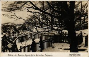 Tierra del Fuego, Cementerio de indios Yaganas / Indian cemetery at winter. Fot. Kohlmann