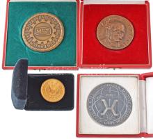 4db-os magyar és külföldi emlékérem-tétel, közte 1970. "Magyar Szabványügyi Hivatal / MSZ - Kiemelkedő Szabványosítási Munkáért" kétoldalas bronz emlékérem eredeti tokban + 1976. "OMH - Százéves a méterrendszer Magyarországon 1876-1976" fém emlékérem, hátoldalon "Országos Mérésügyi Hivatal 1976. IV. 26." gravírozással eredeti tokban (68mm) T:AU,XF