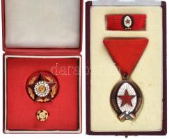 ~1960-1970. "Gépipar Kiváló Dolgozója" aranyozott, zománcozott fém jelvény és miniatűr tokban + 1985. "A Munka Érdemrend" bronz fokozata, zománcozott bronz kitüntetés mellszalagon, eredeti "ragadós" műbőr tokban T:AU NMK 601.