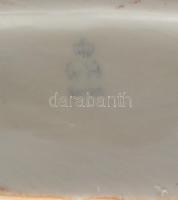 Lippelsdorf Wagner & Apel Bertram Haragos lánytól félő fiú figura. 1935-1951 között, jelzett, ké...