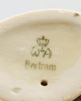 Lippelsdorf Wagner & Apel Bertram Virágcsokros fiú figura. 1935-1951 között, jelzett, kézzel fes...