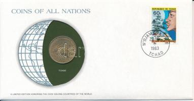 Csád 1978. 25Fr "Nemzetek pénzérméi" felbélyegzett borítékban, bélyegzésse T:UNC Tchad 1978. 25 Francs "Coins of all Nations" in envelope with stamp and stamping C:UNC