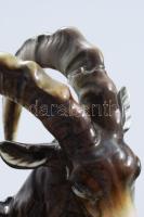 9 darab vegyes porcelán figura, többségében sérüléssel, restaurálással, közte értékesebb darabokkal