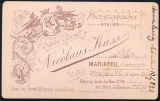 1893 Mariazell látképe, keményhátú fotó Nicolaus Kuss műterméből, 6,5×10,5 cm