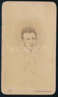 cca 1860-1870 Fiatalember portréja, vizitkártya Weinwurm & Sohn pesti műterméből, 10x6 cm