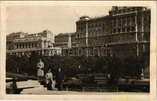 Budapest I. Királyi várpalota nyugati oldala, villamos. photo (fl)