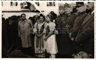 1940 Nagyszalonta, Salonta; Országzászló avatás a bevonuláskor / Hungarian Flag inauguration during the entry of the Hungarian troops. Zsák Jenő Jászberényi photo