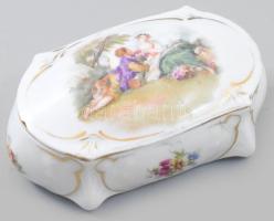 Hüttl Tivadar Porczellángyáros reklámjával ellátott Hüttl Tivadar bonbonier. Jelzett, fedelen pattanással, kopott, h: 12 cm