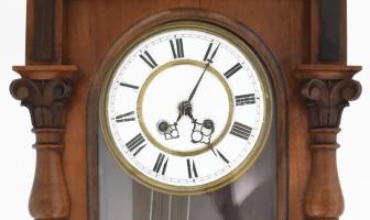 Antik falióra. Sérülésekkel, kulcs nélkül, üveghiánnyal, m: 105 cm /// KIZÁRÓLAG SZEMÉLYES ÁTVÉTEL, ...