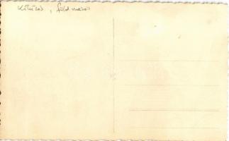 Földmérési és kitűzési szerkezettel állványzaton a kukoricásban. photo