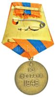 Szovjetunió 1945. "Budapest elfoglalásának emlékérme" sárgaréz kitüntetés mellszalaggal, m...