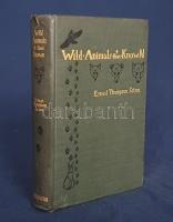 Seton, Ernest Thompson:  Wild Animals I Have Known. Being the Personal Histories of Lobo, Silversop, Raggylug, Bingo, The Springfield Fox, The Pacing Mustang, Wully and Redruff. With 200 Drawings.  New York, 1916. Charles Scribners Sons. 357 + [3] p.  Ernest Thomspon Seton (1860-1946) angol festőművész, természetbúvár, vadtörténetek elbeszélője, állatvédő, indiánjogi aktivista. A saját maga által illusztrált állattörténetek személyes megfigyelésein alapulnak; korai vadászati időszaka után az állatok után nem vadászként, hanem állatvédőként és az állatok életének megfigyelőjeként járt. Természetjáró munkásságának hatása a szárba szökkenő cserkészmozgalomra és az állatvédelemre egyaránt felbecsülhetetlen. A mű első kiadása 1898-ban jelent meg. A szövegközti rajzokon kívül kötetünket további huszonkilenc részletgazdag, egész oldalas illusztráció díszíti.  Aranyozott, illusztrált kiadói egészvászon kötésben, a gerincen felül apró sérülés. Körülvágatlan, szép példány.