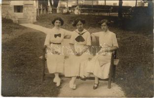 1912 Rogaska Slatina, Rohitsch-Sauerbrunn; ladies in the spa garden. photo