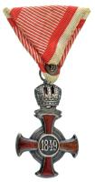 1869-1916. "Koronás Ezüst Érdemkereszt" karikán jelzett Ag kitüntetés mellszalagon, függes...