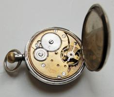Régi, igényes kivitelű ezüst zsebóra, lapján repedésekkel