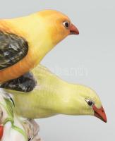 Herendi madárpár bogyós ágon. Jelzett, kézzel festett, hibátlan, dobozában, m: 16 cm