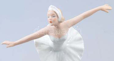 Wallendorf balerina. Jelzett, keze restaurált, m: 21,5 cm