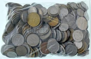 Vegyes, főleg külföldi érmetétel mintegy ~1kg súlyban, T:vegyes Mixed, mostly foreign coin lot (~1kg) C:mixed