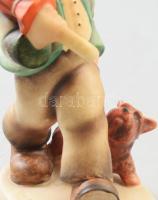 Hummel "Strolling Along" figura, jelzett, restaurált, m: 12,5 cm