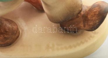 Hummel "Strolling Along" figura, jelzett, restaurált, m: 12,5 cm