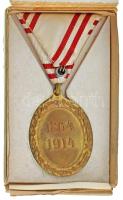 1914. "A Vörös Kereszt Bronz Díszérme hadidíszítménnyel" zománcozott, aranyozott bronz kit...