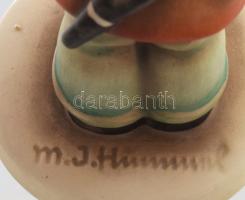 Hummel "Little Fiddler" figura, jelzett, restaurált, 1934-50 között, m: 12,5 cm