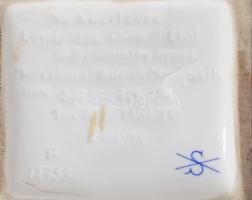 Marshal Jean Lannes (1769 -1809) egészalakos figurája. Scheibe-Alsbach porcelán, jelzett, restaurált...