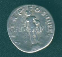 Római Császárság TRAIANUS 98-117. Denár Ag T:3